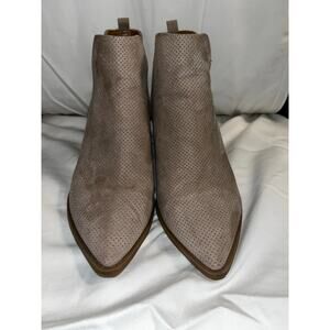 Universal Thread Suede Ankle Boot Women's 9.5 Block Heel Pointed Toe Neutral Tan